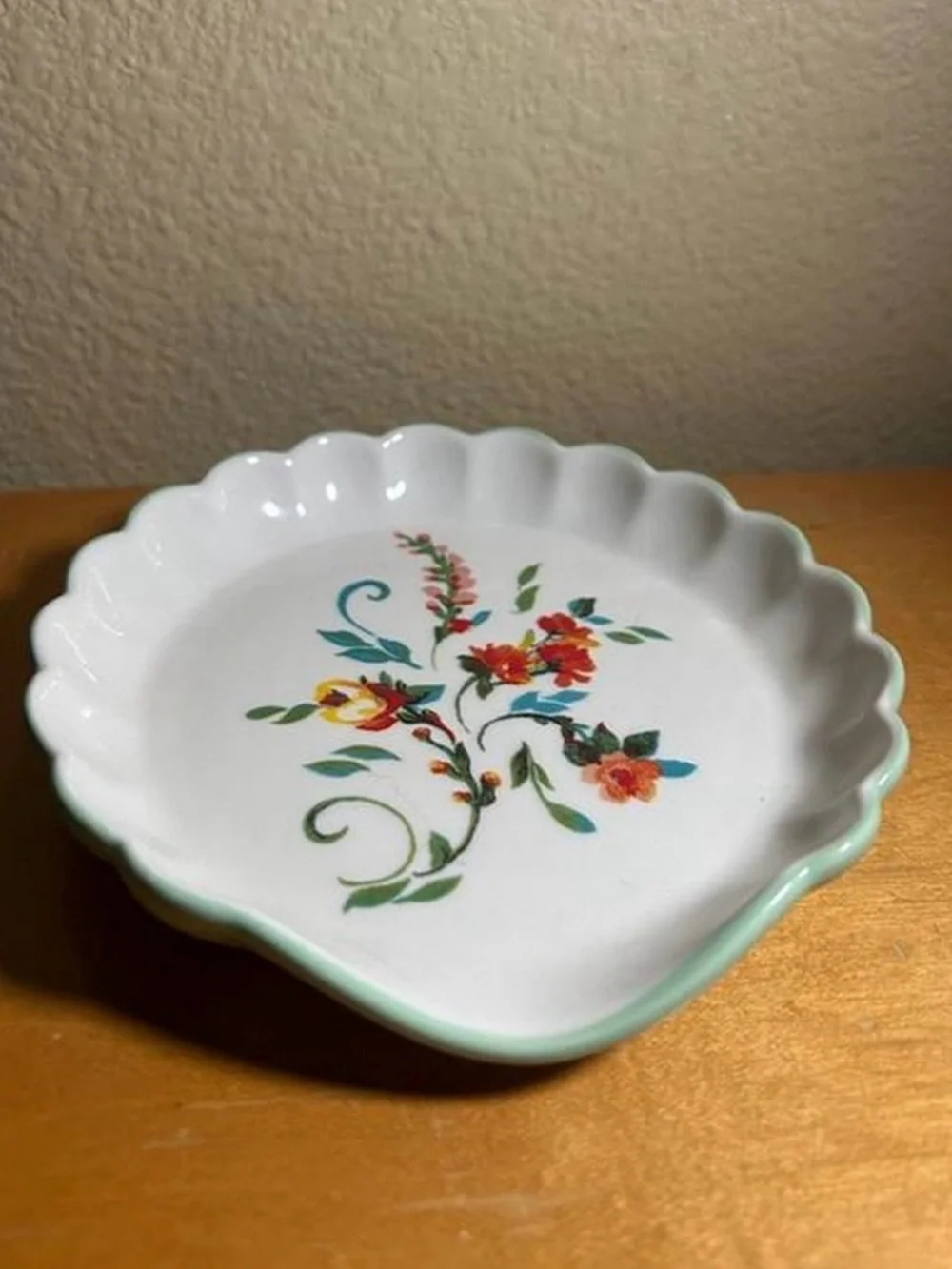 The Pioneer Woman scalloped ceramic
